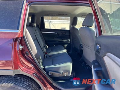 Zdjęcie 9 z 10 samochodu: 2019 TOYOTA HIGHLANDER LE VIN:5TDBZRFHXKS970955 - miniatura