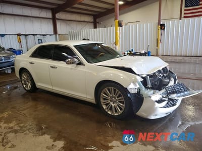 Czwarte zdjęcie samochodu z boku: 2013 CHRYSLER 300C VIN:2C3CCAETXDH557937 - miniatura