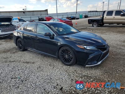 Czwarte zdjęcie samochodu z boku: 2023 TOYOTA CAMRY HYBRID XSE VIN:4T1K31AKXPU612646 - miniatura