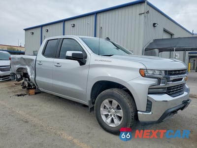 Czwarte zdjęcie samochodu z boku: 2020 CHEVROLET SILVERADO K1500 LT VIN:1GCRYDEDXLZ248842 - miniatura