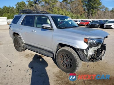 Czwarte zdjęcie samochodu z boku: 2019 TOYOTA 4RUNNER SR5/SR5 PREMIUM VIN:JTEBU5JR6K5669740 - miniatura