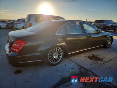 Trzecie zdjęcie samochodu z tyłu: 2013 MERCEDES-BENZ S 550 4MATIC VIN:WDDNG9EB7DA501909 - miniatura