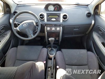 Zdjęcie 8 z 11 samochodu: 2004 TOYOTA SCION XA VIN:JTKKT624340061618 - miniatura