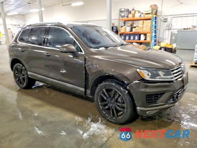 Czwarte zdjęcie samochodu z boku: 2015 VOLKSWAGEN TOUAREG V6 VIN:WVGEF9BP8FD006824 - miniatura