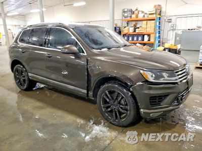 Czwarte zdjęcie samochodu z boku: 2015 VOLKSWAGEN TOUAREG V6 VIN:WVGEF9BP8FD006824 - miniatura