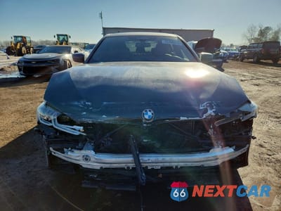 Piąte zdjęcie samochodu w środku: 2022 BMW M550XI VIN:WBA13BK06NCJ40285 - miniatura