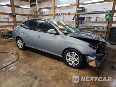 Czwarte zdjęcie samochodu z boku: 2010 HYUNDAI ELANTRA BLUE VIN:KMHDU4AD3AU979937 - miniatura