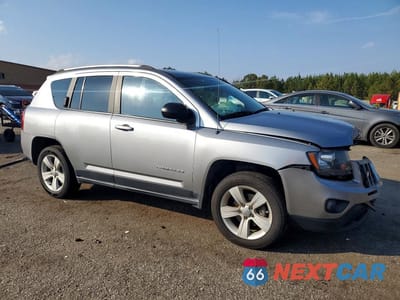 Czwarte zdjęcie samochodu z boku: 2017 JEEP COMPASS SPORT VIN:1C4NJCBA6HD147907 - miniatura
