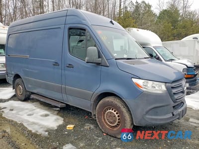 Czwarte zdjęcie samochodu z boku: 2019 MERCEDES BENZ SPRINTER 2500 DELIVERY VAN VIN:WD4PF0CD6KP102611 - miniatura