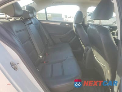 Zdjęcie 10 z 13 samochodu: 2018 VOLKSWAGEN JETTA SE VIN:3VWDB7AJ9JM263210 - miniatura