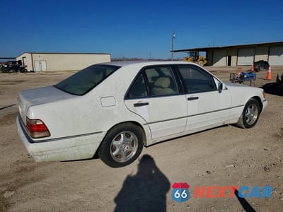 Trzecie zdjęcie samochodu z tyłu: 1999 MERCEDES-BENZ S-CLASS VIN:WDBGA32G9XA419734 - miniatura