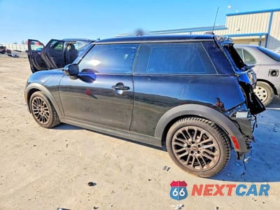 Drugie zdjęcie samochodu z przodu: 2025 MINI COOPER S VIN:WMW23GD02S2W70169 - miniatura