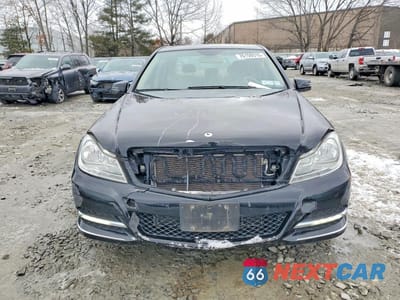 Piąte zdjęcie samochodu w środku: 2012 MERCEDES-BENZ C 300 4MATIC VIN:WDDGF8BB8CF916586 - miniatura