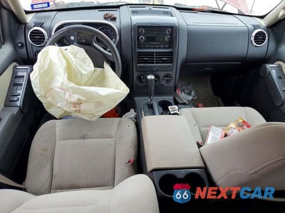 Zdjęcie 8 z 12 samochodu: 2008 FORD EXPLORER XLT VIN:1FMEU63E38UA10509 - miniatura