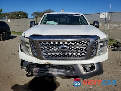 Piąte zdjęcie samochodu w środku: 2019 NISSAN TITAN XD SL VIN:1N6BA1F46KN519613 - miniatura