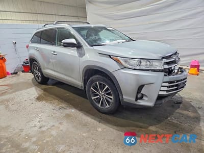 Czwarte zdjęcie samochodu z boku: 2019 TOYOTA HIGHLANDER XLE VIN:5TDJZRFH7KS578947 - miniatura