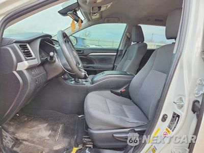 Zdjęcie 7 z 13 samochodu: 2019 TOYOTA HIGHLANDER LE VIN:5TDZARFH9KS043130 - miniatura
