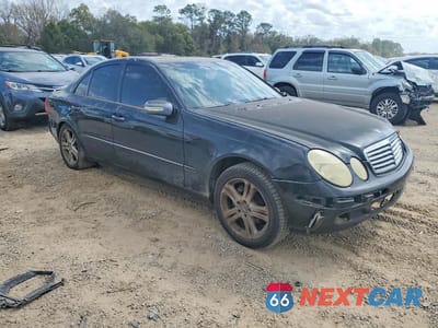 Czwarte zdjęcie samochodu z boku: 2005 MERCEDES-BENZ E 500 VIN:WDBUF70J35A724220 - miniatura