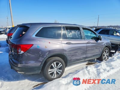 Trzecie zdjęcie samochodu z tyłu: 2018 HONDA PILOT EXL VIN:5FNYF6H55JB011597 - miniatura