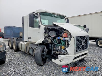 2024 VOLVO VNR SEMI TRUCK 4V4WC9EH6RN658527 - główne zdjęcie licytacji z USA - miniatura