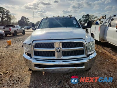 Piąte zdjęcie samochodu w środku: 2014 RAM 3500 FLATBED TRUCK VIN:3C7WRTCL6EG113450 - miniatura