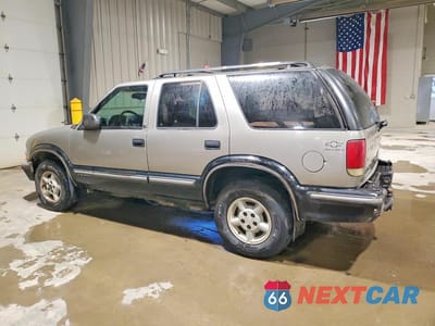 Drugie zdjęcie samochodu z przodu: 1999 CHEVROLET BLAZER VIN:1GNDT13W4X2222738 - miniatura