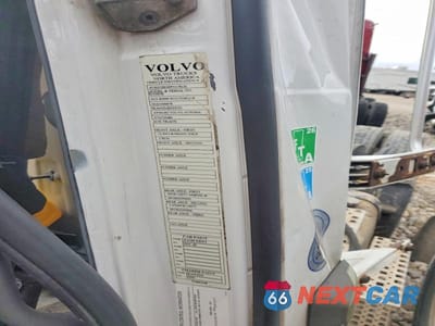 Zdjęcie 10 z 10 samochodu: 2015 VOLVO VNL SEMI TRUCK VIN:4V4NC9EG6FN178132 - miniatura