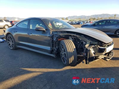 Czwarte zdjęcie samochodu z boku: 2023 PORSCHE TAYCAN VIN:WP0AA2Y15PSA14164 - miniatura