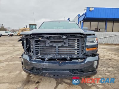 Piąte zdjęcie samochodu w środku: 2017 CHEVROLET SILVERADO K1500 LT VIN:3GCUKREC0HG467039 - miniatura