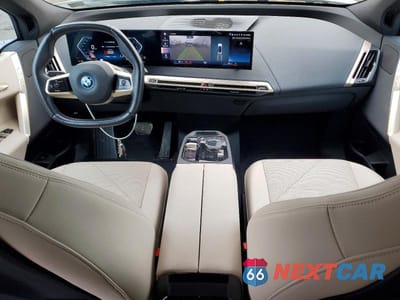 Zdjęcie 8 z 13 samochodu: 2023 BMW IX XDRIVE50 VIN:WB523CF08PCL95980 - miniatura