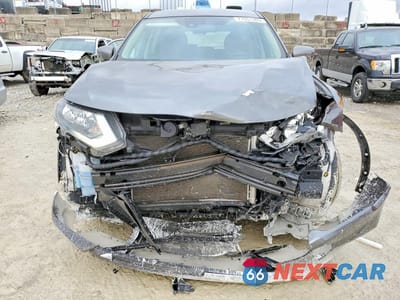 Piąte zdjęcie samochodu w środku: 2020 NISSAN ROGUE S VIN:5N1AT2MV8LC798761 - miniatura