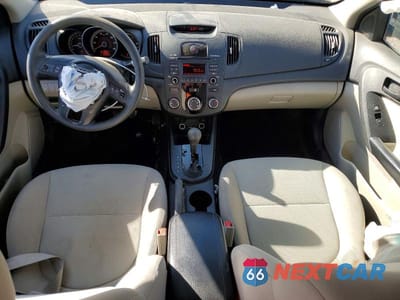 Zdjęcie 8 z 12 samochodu: 2010 KIA FORTE EX VIN:KNAFU4A23A5826882 - miniatura