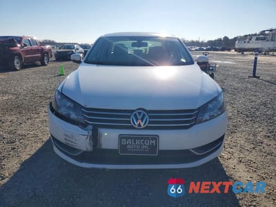 Piąte zdjęcie samochodu w środku: 2013 VOLKSWAGEN PASSAT SE VIN:1VWBP7A37DC116478 - miniatura