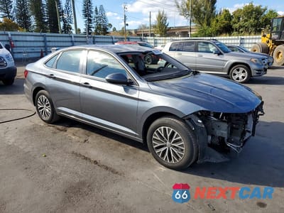 Czwarte zdjęcie samochodu z boku: 2021 VOLKSWAGEN JETTA S VIN:3VWC57BU4MM089871 - miniatura