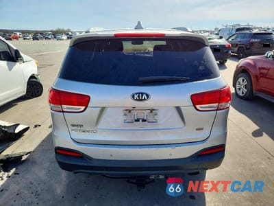 Zdjęcie 6 z 14 samochodu: 2016 KIA SORENTO LX VIN:5XYPG4A35GG061360 - miniatura