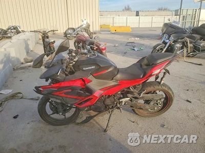Trzecie zdjęcie samochodu z tyłu: 2025 KAWASAKI EX500 VIN:ML5EXGG11SDA54912 - miniatura