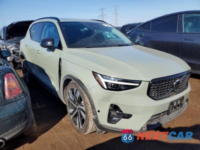 Czwarte zdjęcie samochodu z boku: 2025 VOLVO XC40 PLUS VIN:YV4L12UC9S2455735 - miniatura