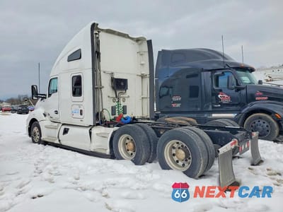 Trzecie zdjęcie samochodu z tyłu: 2016 KENWORTH T680 SEMI TRUCK VIN:1XKYDP9X7GJ498352 - miniatura