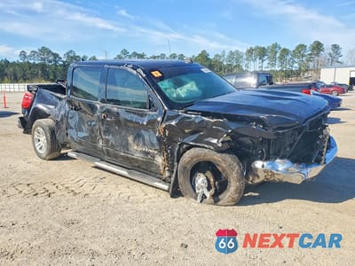 Czwarte zdjęcie samochodu z boku: 2018 CHEVROLET SILVERADO C1500 LT VIN:3GCPCREC8JG368839 - miniatura