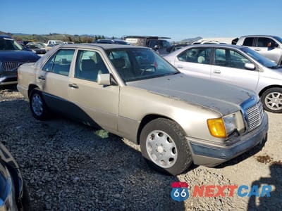 Czwarte zdjęcie samochodu z boku: 1993 MERCEDES-BENZ 400 E VIN:WDBEA34E4PB841875 - miniatura