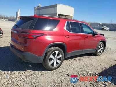 Trzecie zdjęcie samochodu z tyłu: 2022 CHEVROLET TRAVERSE LT VIN:1GNEVHKWXNJ145207 - miniatura