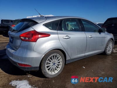 Trzecie zdjęcie samochodu z tyłu: 2017 FORD FOCUS BEV VIN:1FADP3R4XHL277789 - miniatura