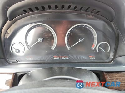 Zdjęcie 9 z 11 samochodu: 2013 BMW 740 I VIN:WBAYA6C5XDC994927 - miniatura