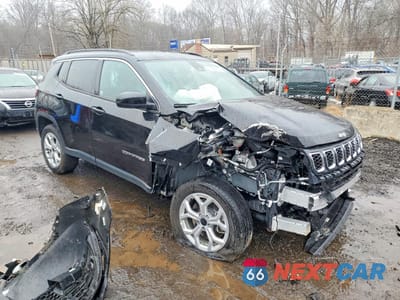 Czwarte zdjęcie samochodu z boku: 2025 JEEP COMPASS LATITUDE VIN:3C4NJDBN9ST581801 - miniatura