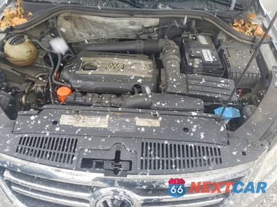 Zdjęcie 12 z 13 samochodu: 2011 VOLKSWAGEN TIGUAN S VIN:WVGAV7AXXBW539831 - miniatura