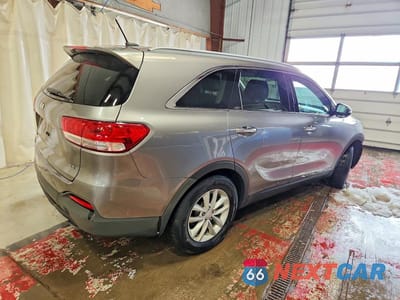 Trzecie zdjęcie samochodu z tyłu: 2017 KIA SORENTO LX VIN:5XYPGDA55HG212135 - miniatura