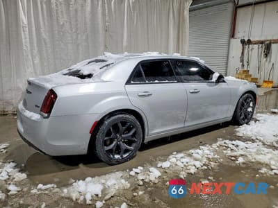 Trzecie zdjęcie samochodu z tyłu: 2022 CHRYSLER 300 TOURING VIN:2C3CCAAG3NH245503 - miniatura