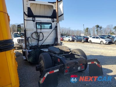 Trzecie zdjęcie samochodu z tyłu: 2017 VOLVO VNL SEMI TRUCK VIN:4V4N39TG4HN988025 - miniatura