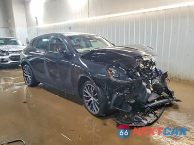 Czwarte zdjęcie samochodu z boku: 2023 MASERATI GRECALE MODENA VIN:ZN682AVM2P7426514 - miniatura