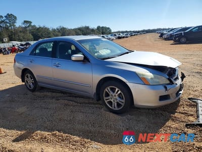 Czwarte zdjęcie samochodu z boku: 2006 HONDA ACCORD SE VIN:1HGCM56316A126596 - miniatura